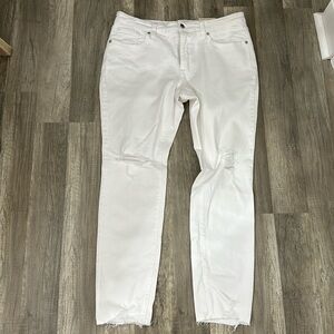 Universal Theead white jeans. Size 14 mid rise skinny. New with tags.